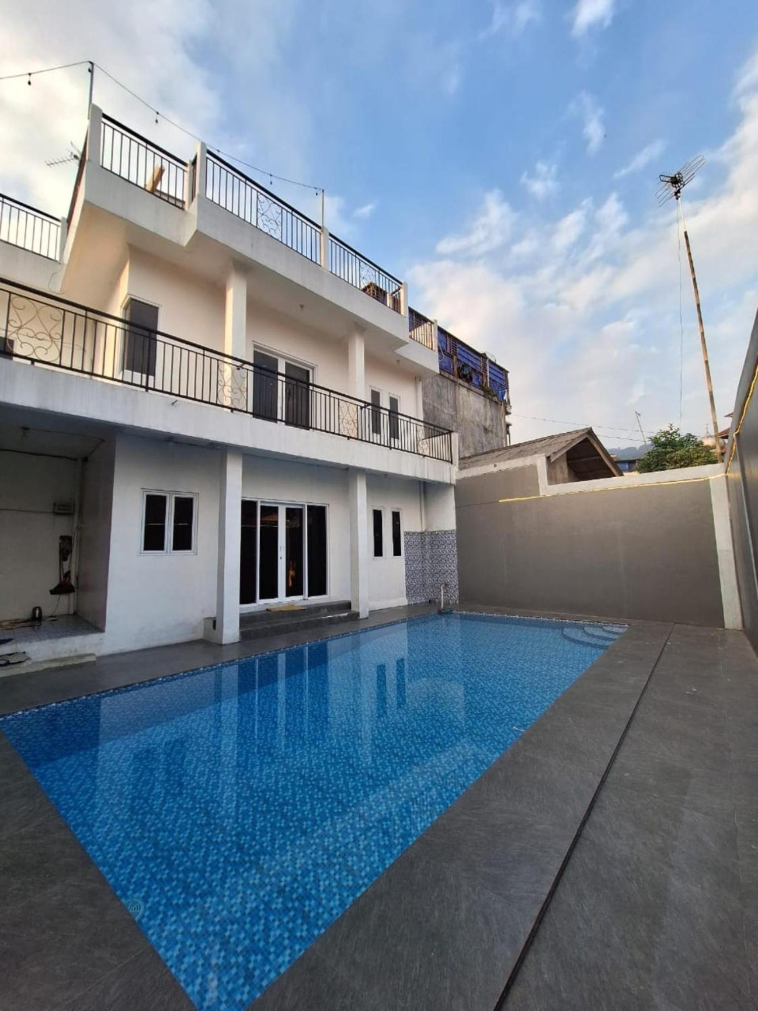 Villa Putih Чисаруа Экстерьер фото